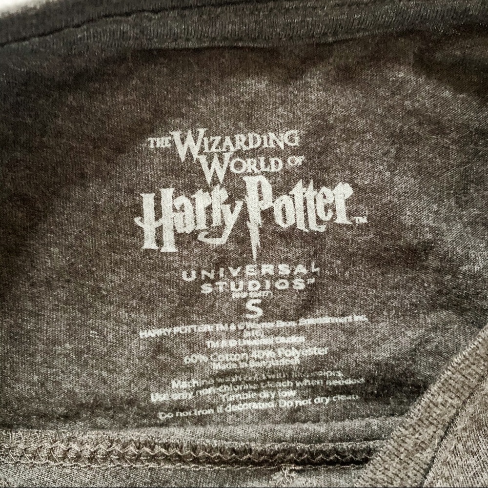 Harry Potter Hogwarts V-neck Shirt - Picture 4 of 6